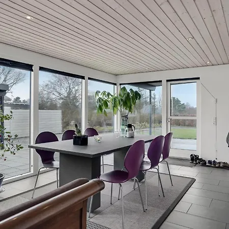 4 Bedroom Lovely In Holiday home